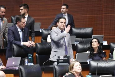 Consulta amenaza con ser el inicio de un gobierno autoritario por la via de la manipulación política: Senadores de PAN