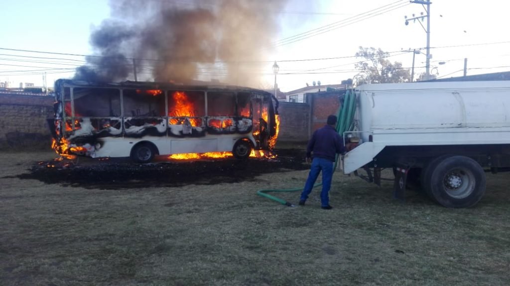 Se incendia autobús Volcanes en terminal de Ozumba
