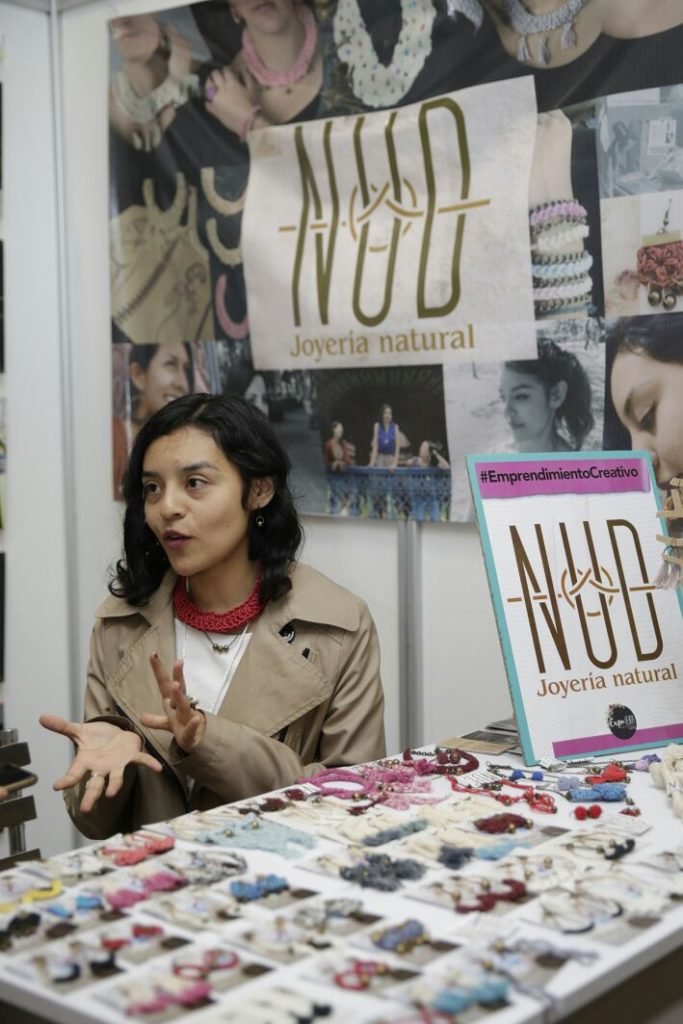 Egresadas UAEM pusieron en marcha la empresa NUD, Joyería Natural