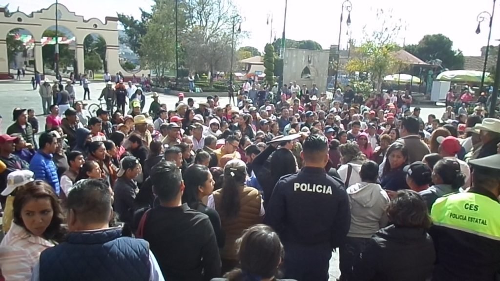 Pobladores exigen a regidores que se pongan a trabajar.