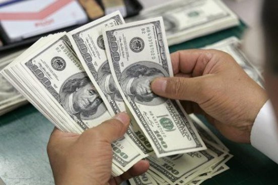 Dólar baja siete centavos, abre a la venta en 19.48 pesos en bancos