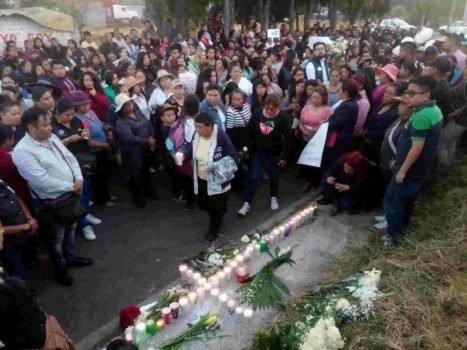 Vecinos marchan en #Ozumba en protesta por la muerte de #Vanesa y exigen alto a los #feminicidios