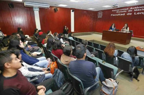 Mónica Soto presentó en UAEMGalletitas para un funeral
