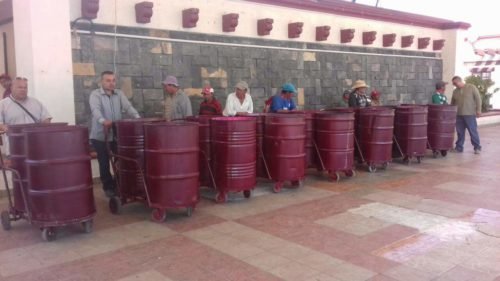 Entregan carritos de basura en Ozumba a personal de limpia