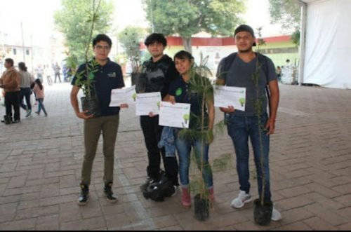 Adoptan ixtapaluquenses árboles en pro del medio ambiente