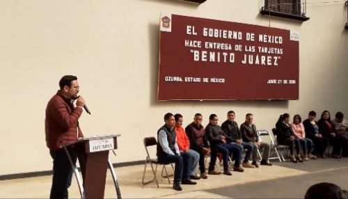 Entregan en Ozumba tarjetas de la beca Benito Juárez