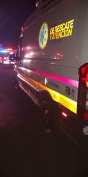 Asciende a 7 el número de muertos tras volcadura de unidad de transporte público, luego de ser asaltada.