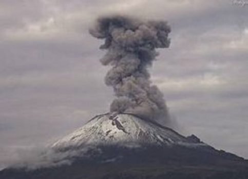 Emite volcán #Popocatépetl 280 exhalaciones acompañadas de vapor de agua, gases volcánicos y ligeras cantidades de ceniza. Continúa semáforo en #AmarilloFase2