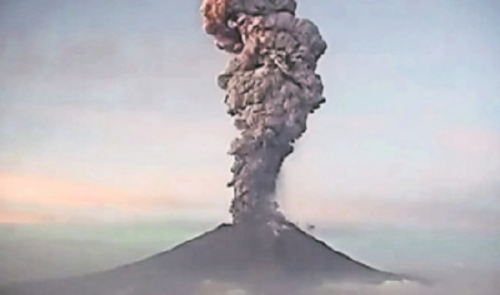 Emite volcán #Popocatépetl 306 exhalaciones acompañadas de vapor de agua, gases volcánicos y ligeras cantidades de ceniza. Continúa semáforo en #AmarilloFase2