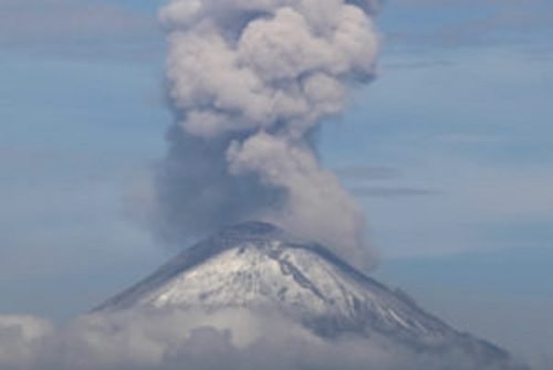 Emite volcán #Popocatépetl 189 exhalaciones acompañadas de vapor de agua, gases volcánicos y ligeras cantidades de ceniza. Continúa semáforo en #AmarilloFase2