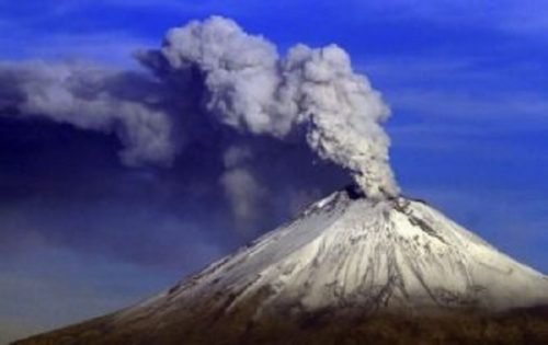 Emite volcán #Popocatépetl 157 exhalaciones acompañadas de vapor de agua, gases volcánicos y bajas cantidades de ceniza. Continúa semáforo en #AmarilloFase2