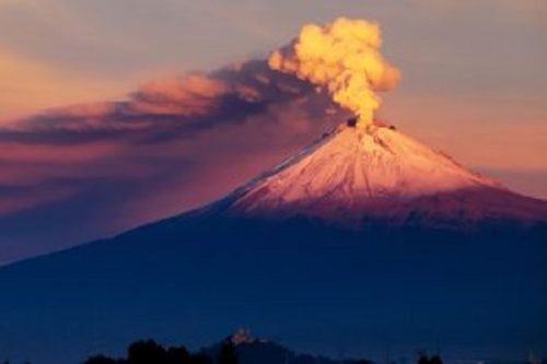Emite volcán #Popocatépetl 136 exhalaciones acompañadas de vapor de agua, gases volcánicos y ligeras cantidades de ceniza. Continúa semáforo en #AmarilloFase2