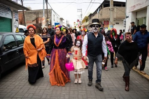 En Amecameca Encabeza Edil Miguel Ángel Salomón Cortés Magno Desfile de “Día de Muertos”;  asisten cerca de 5 mil personas