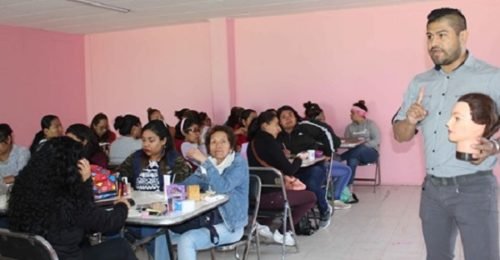 Ofrece DIF Ixtapaluca taller de maquillaje
