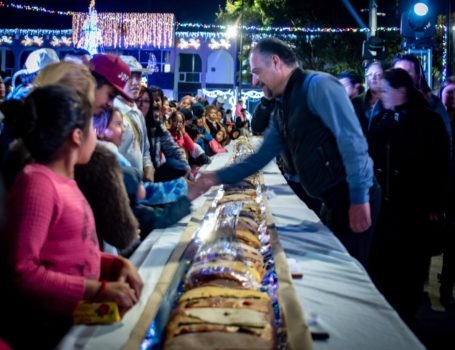 Miguel Gutiérrez celebra día de Reyes con la gran rosca 2020