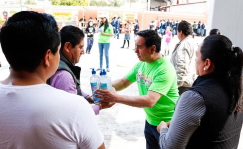 Distribuye Gobierno Municipal de Amecameca gel antibacterial y dípticos informativos en escuelas, mercado y tianguis
