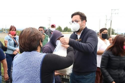 Edil de #Ozumba continúa con la entrega de paquetes alimenticios a su comunidad