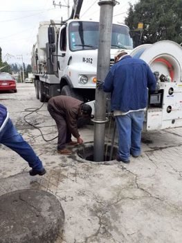 Realizan trabajos de desazolve en la red de drenaje de #Ozumba