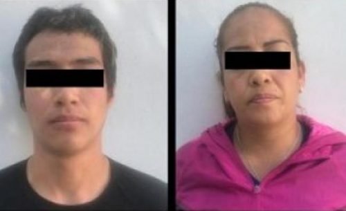 Recuperan camioneta con reporte de robo y dos personas son detenidas en Ixtapaluca.