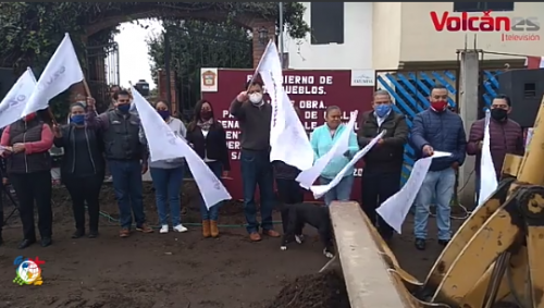Edil de Ozumba da banderazo de inicio a los trabajos de pavimentación en la delegación San Mateo Tecalco