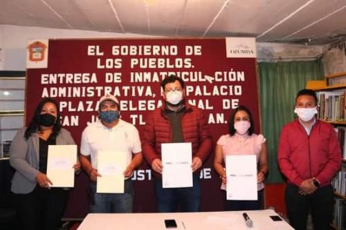 Edil de Ozumba hizo entrega de la inmatriculación administrativa de tres delegaciones