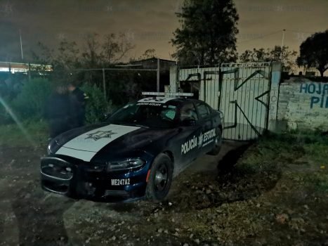 Localizan vehículo con reporte de robo al interior de un inmueble en Chalco