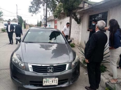 Hombre se niega a que le roben su automóvil y fue herido por un impacto de arma de fuego en Chalco