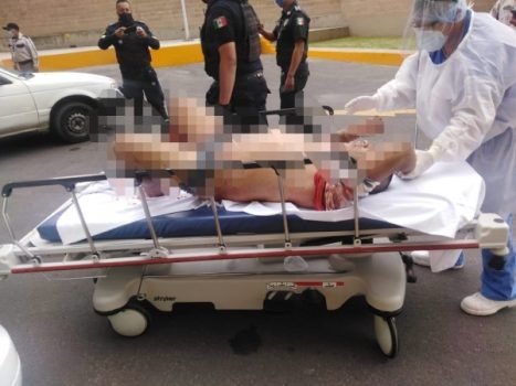 Hermanos fueron atacados a balazos afuera de su domicilio en Ixtapaluca