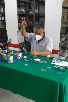 Empresa de lentes impulsa la economía en Chalco