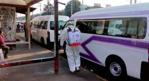 Sanitizan espacios públicos en Ixtapaluca