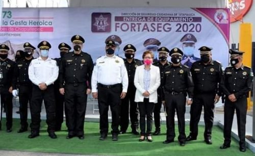 Equipan a policías de Ixtapaluca