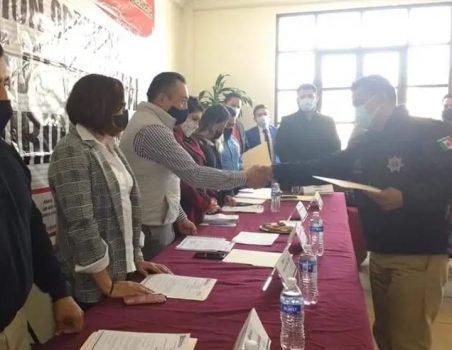 Gobierno municipal de Temamatla reconoce el esfuerzo de elementos de Seguridad Pública por concluir el bachillerato