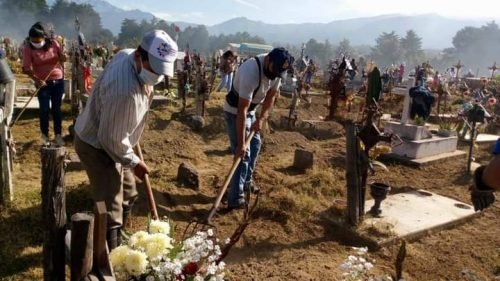 En Atlautla se incrementan medidas sanitarias en los panteones durante las celebraciones de Día de Muertos