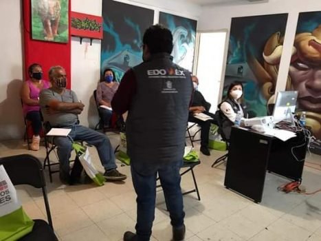 Capacitan a artesanos de Ixtapaluca y promueven sus productos