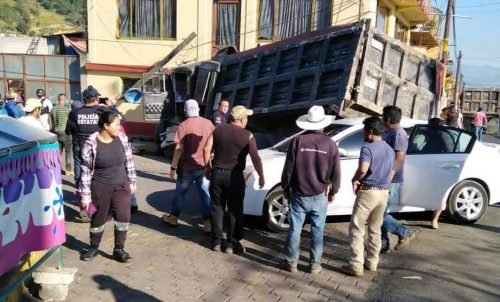 Fuerte choque en Juchitepec cobra la vida de una persona