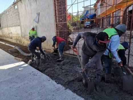 Continúan los trabajos de pavimentación en calles del municipio de Tenango del Aire