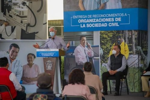 Del Mazo entrega reconocimientos a diversas organizaciones de la sociedad civil en Chalco