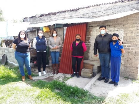 DIF municipal de Temamatla entrega 300 láminas a familias de bajos