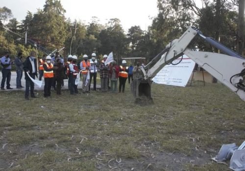 Inician trabajos de construcción de la cancha de futbol 5 en la delegación Popopark