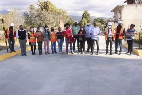 Entregan  obras de pavimentación en calles de Atlautla