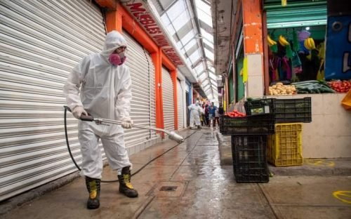 Sanitizan mercados en Chalco para ser frente al COVID-19