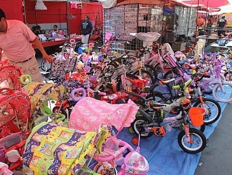 Reubican a comerciantes de juguetes en Amecameca
