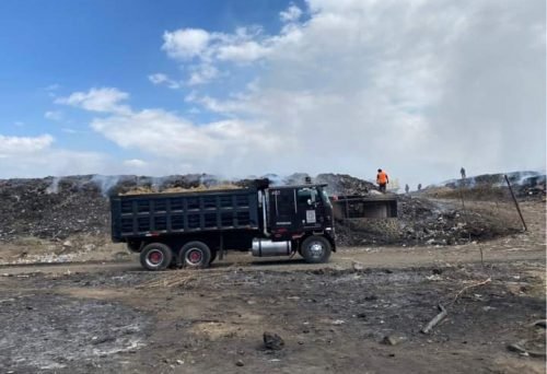 Luego de 12 horas de labor sofocan incendio forestal y del basurero de Temamatla