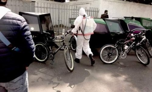 En Ixtapaluca continúan realizando brigadas de sanitización a bicitaxis