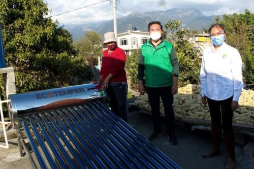Beneficia Gobierno de Amecameca a mil familias con  Calentadores Solares