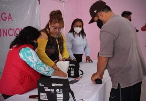Entregan aparatos auditivos a personas adultas en Ixtapaluca