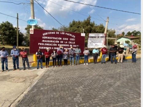 Entregan pavimentación en calles de la delegación de Santiago Mamalhuazuca en Ozumba