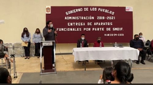 Entregan aparatos funciones a personas de la terceras edad y con discapacidad en Ozumba