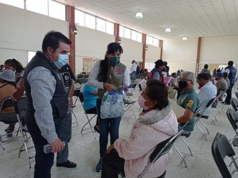 Adultos mayores de Tenango del Aire son inmunizados contra el Covid-19
