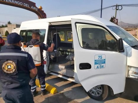 En Tenango del Aire continúan sanitizando unidades de transporte público